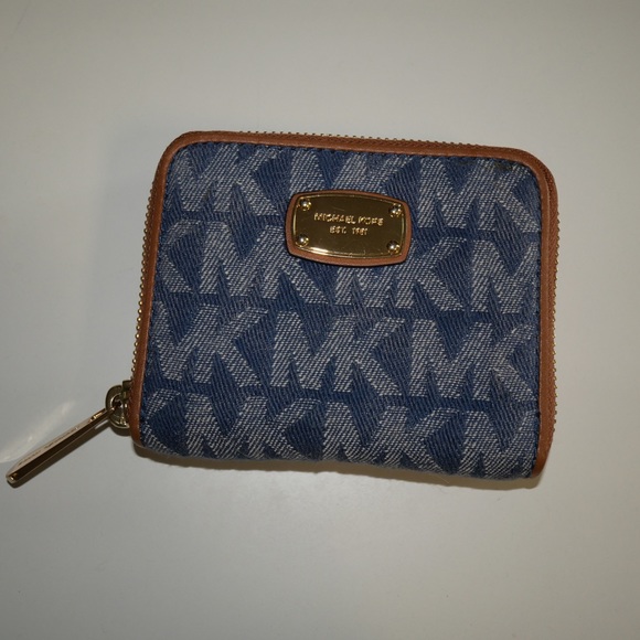 Michael Kors - Picture 1 of 6